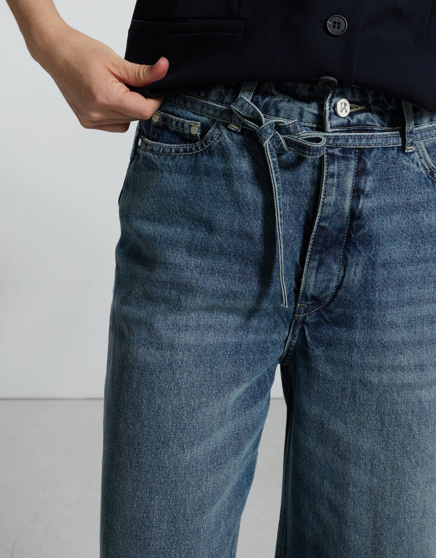 Gianni Medium Blue - close-up view - ReikoParis