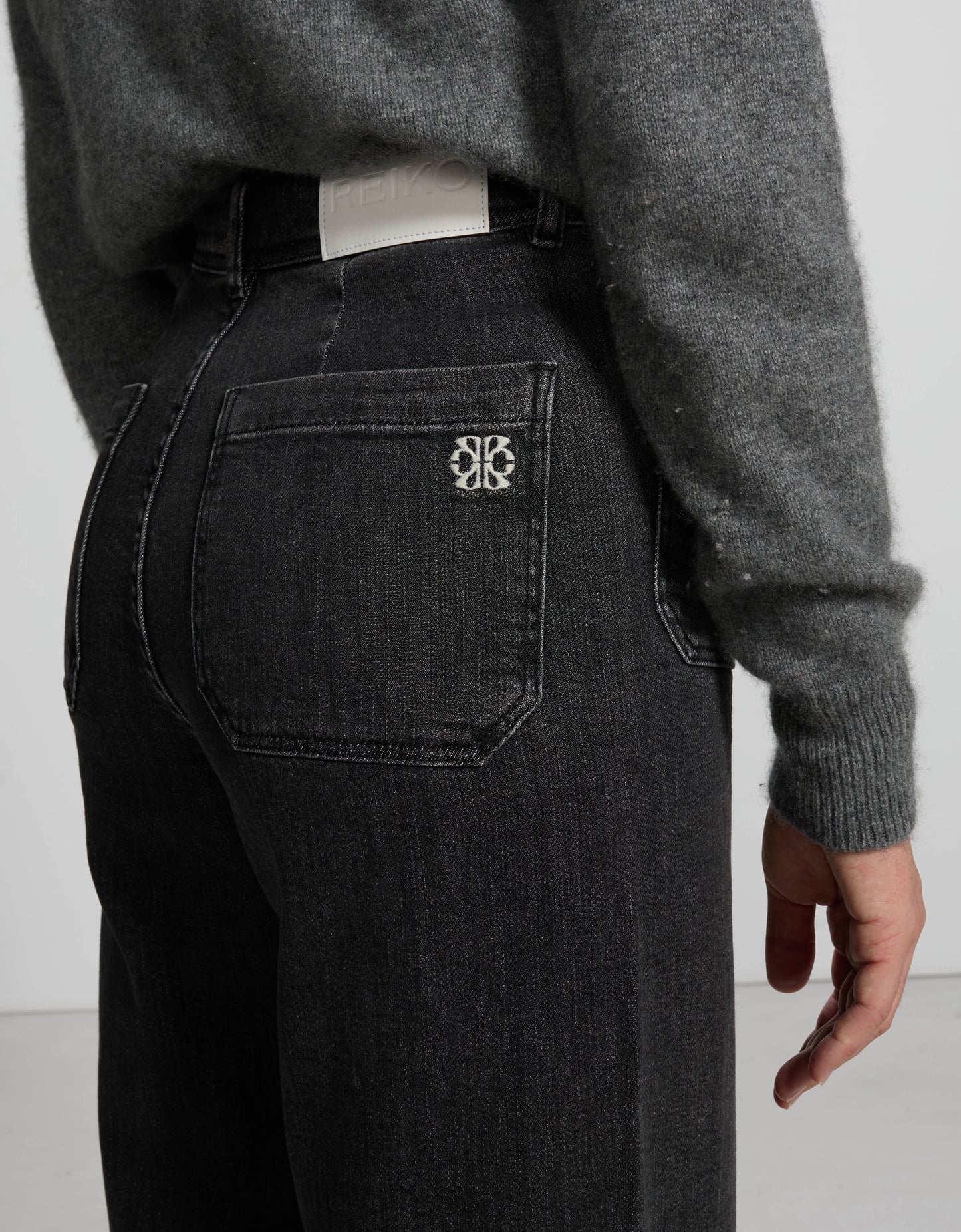 Gigi Black - detail view - ReikoParis