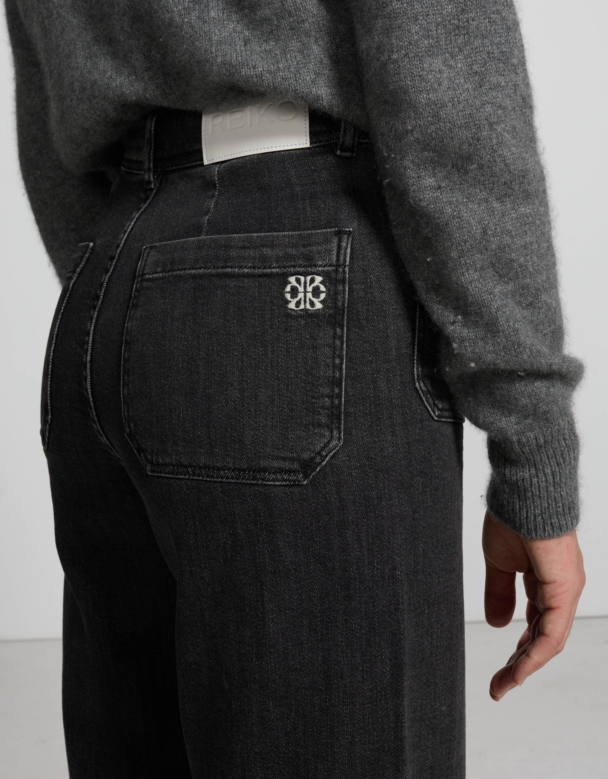 Gigi Black - detail view - ReikoParis