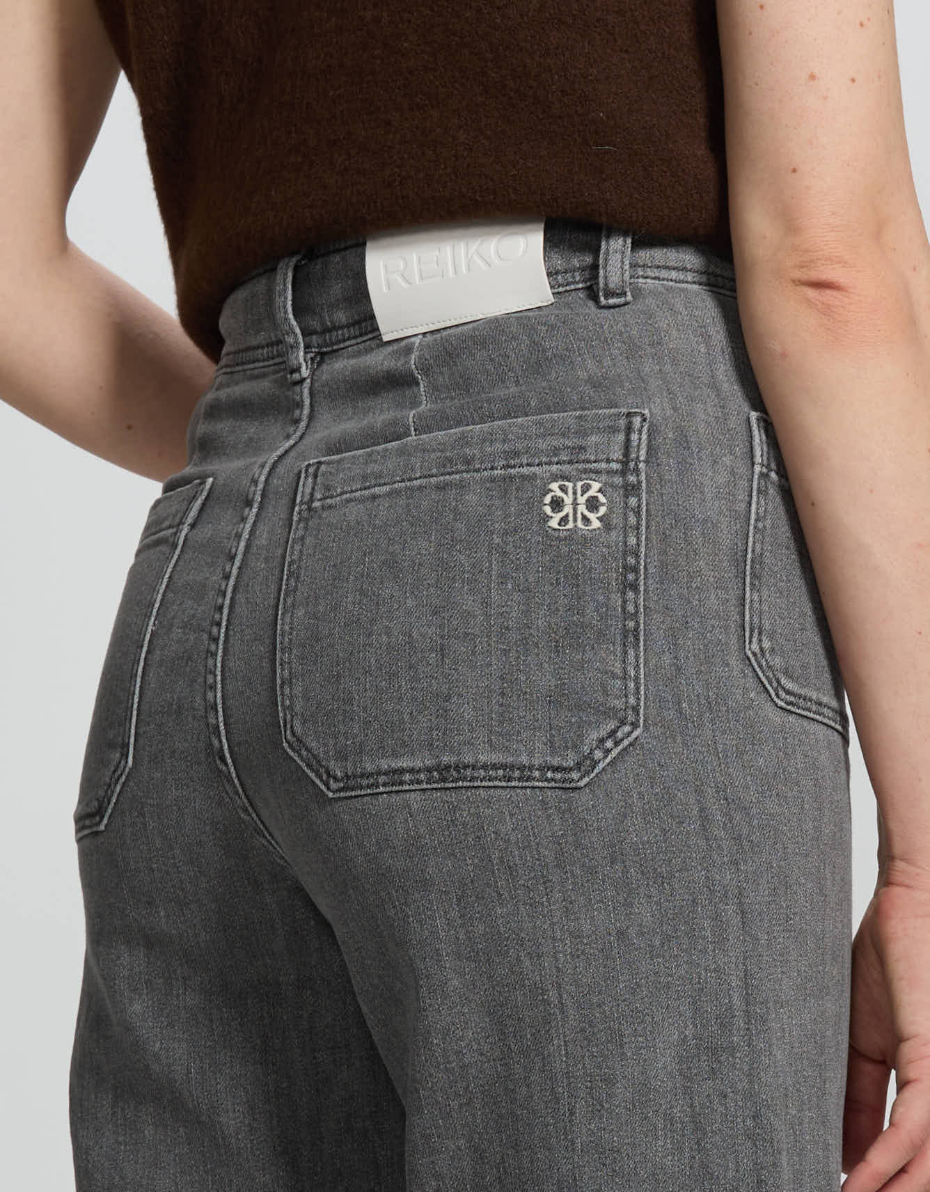 Gigi Grey - detail view - ReikoParis