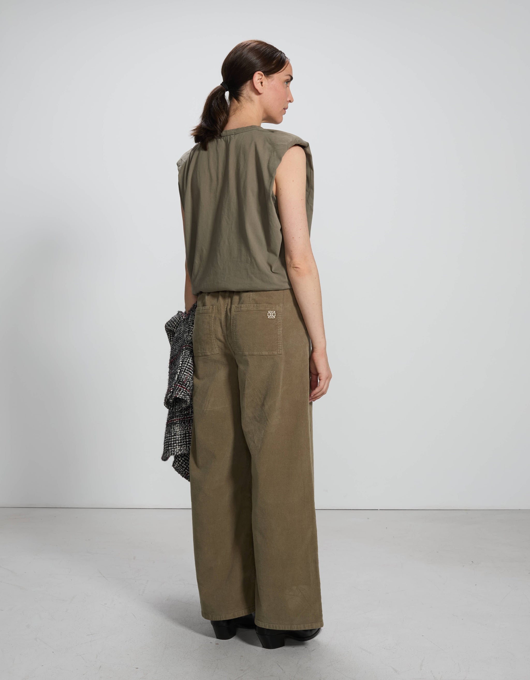 Gray Velvet Kaki - back view - ReikoParis