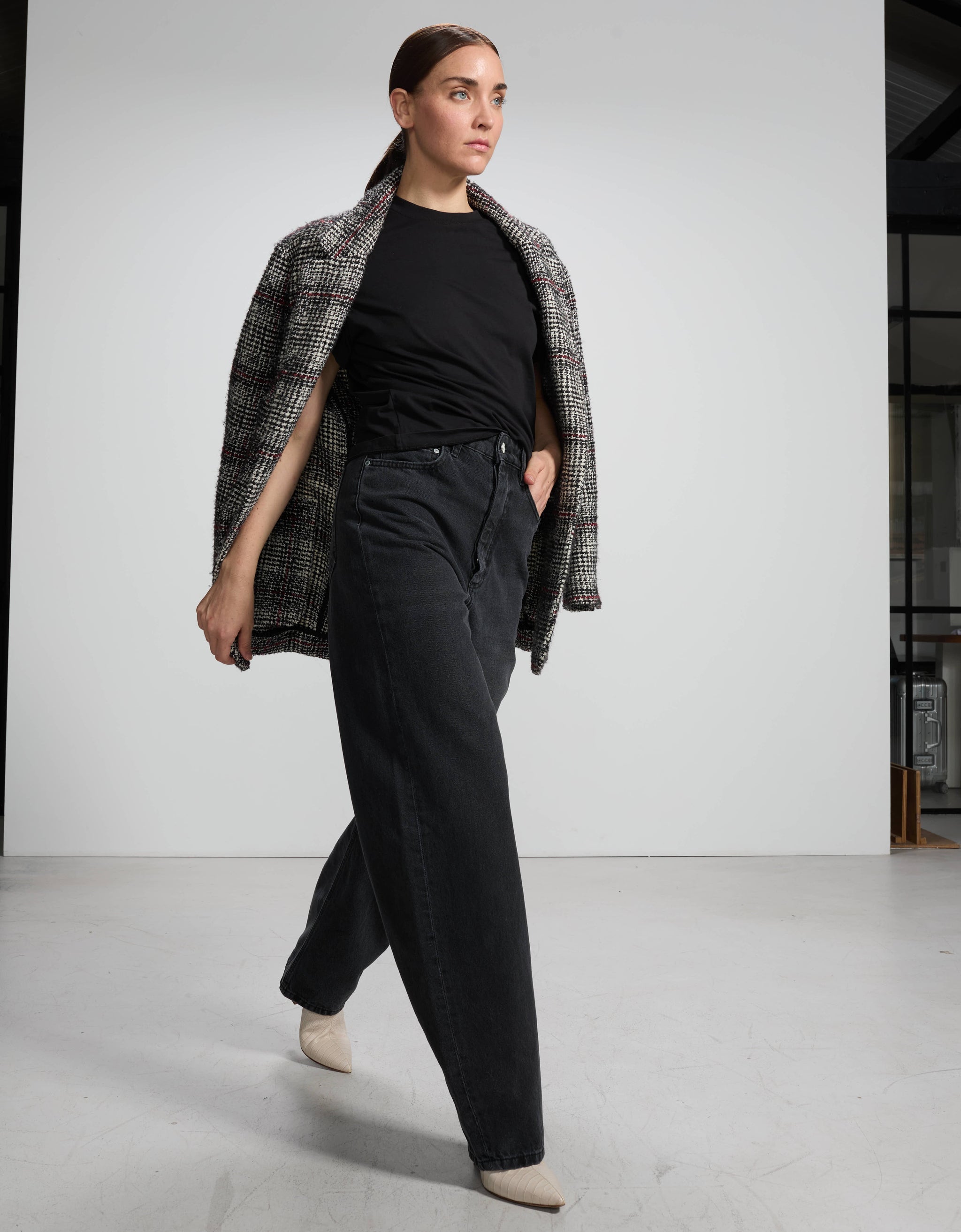 Harlow Black - side view - ReikoParis