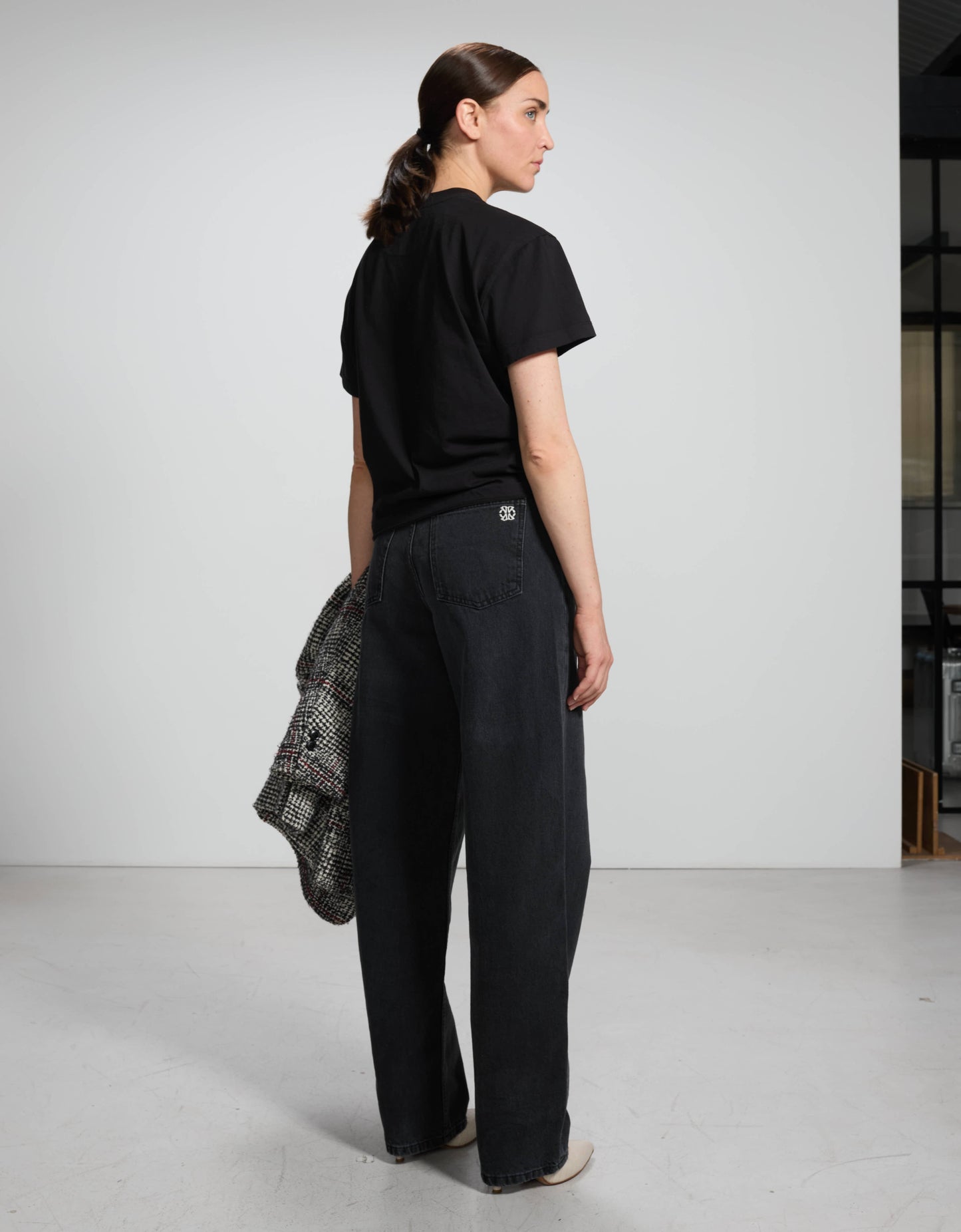 Harlow Black - back view - ReikoParis