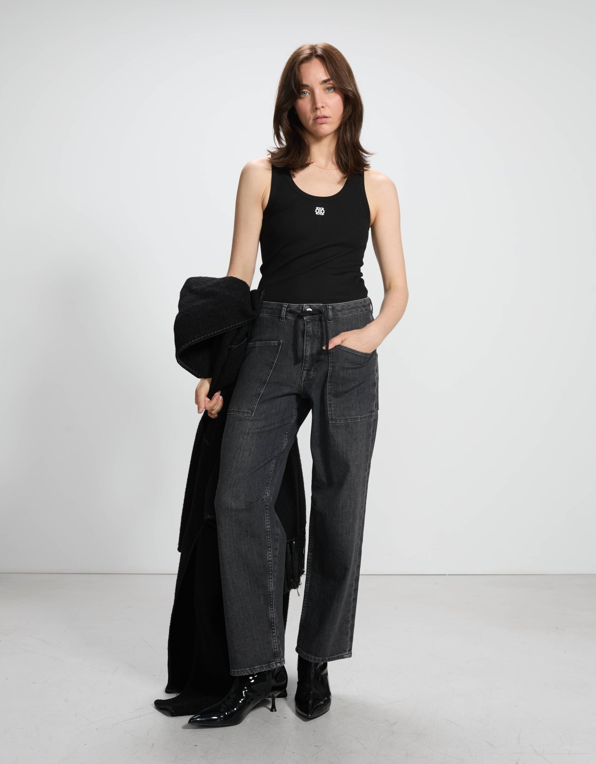 Harold Black - Barrel cut, baggy style, mid-rise waist, drawstring belt, large patch front pockets, basic back pocket, knee dart, black wash, comfort fabric Fit by ReikoParis