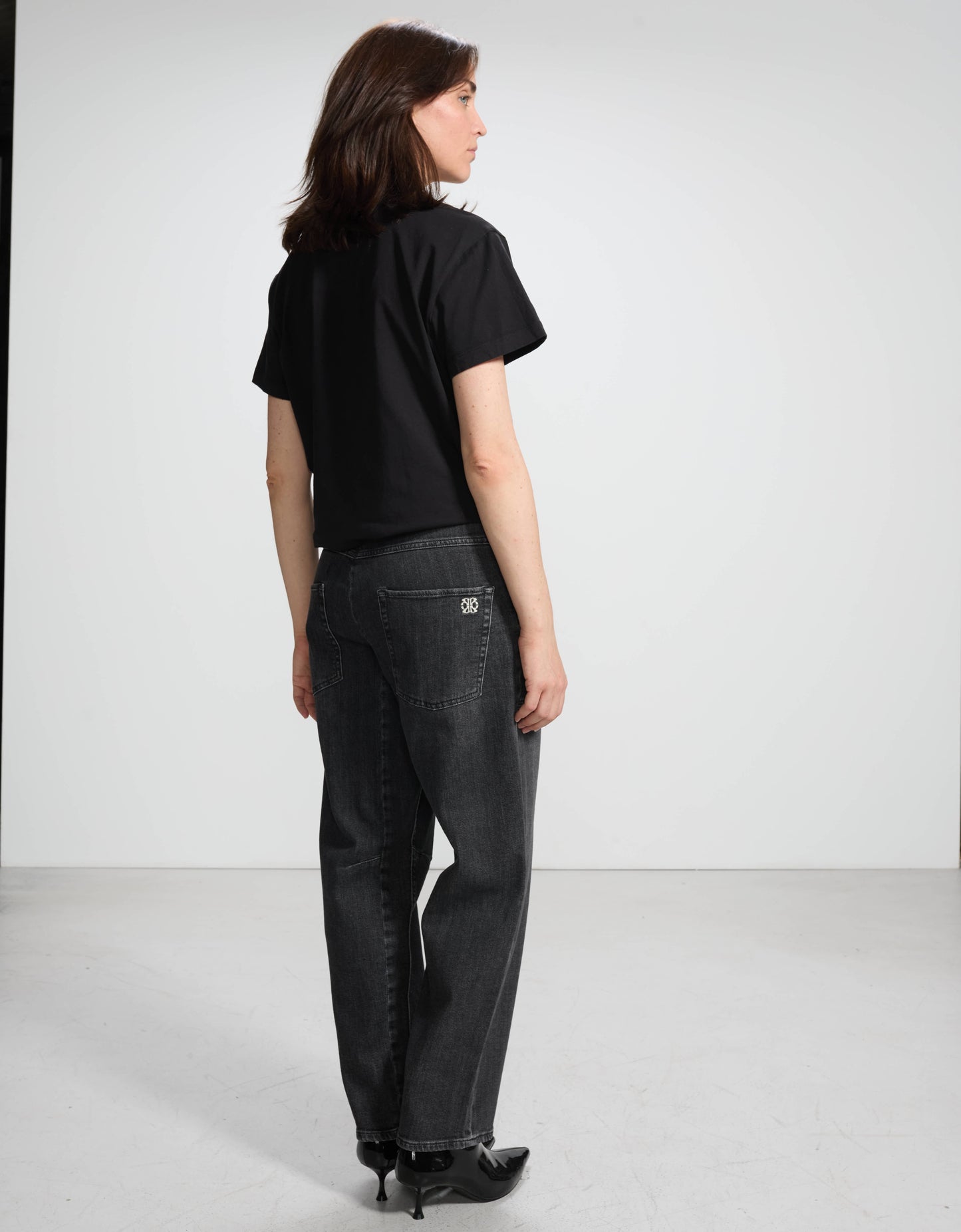 Harold Black - back view - ReikoParis