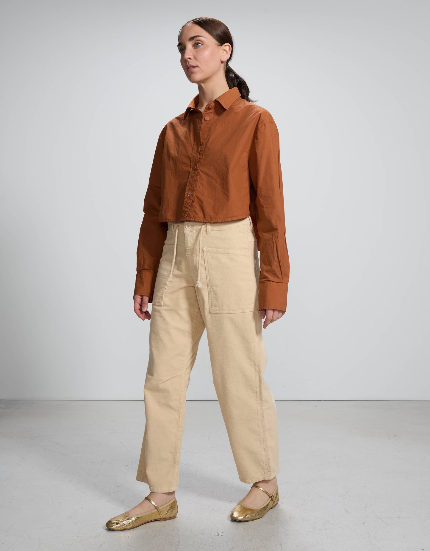 Harold Velvet Beige - side view - ReikoParis