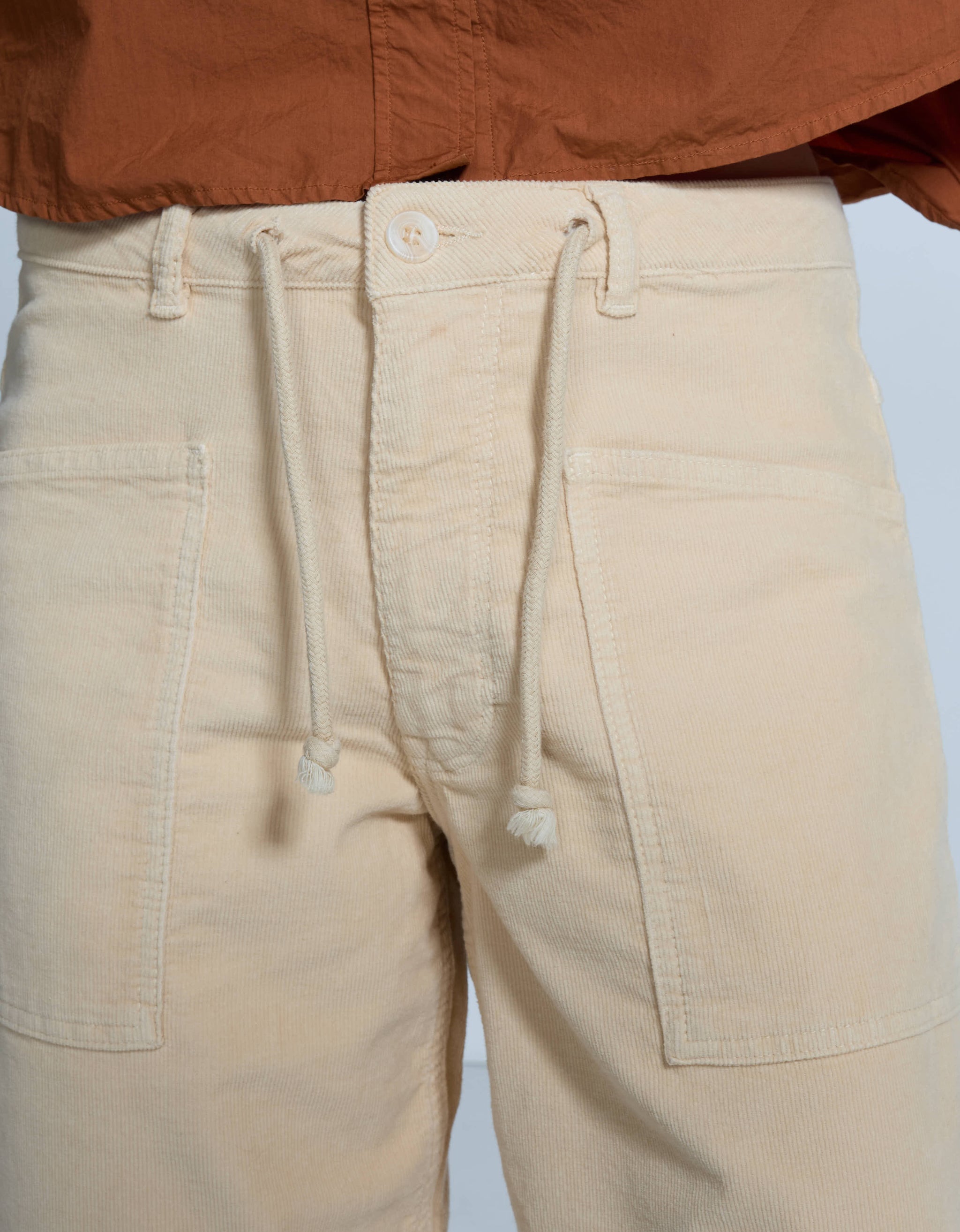 Harold Velvet Beige - close-up view - ReikoParis