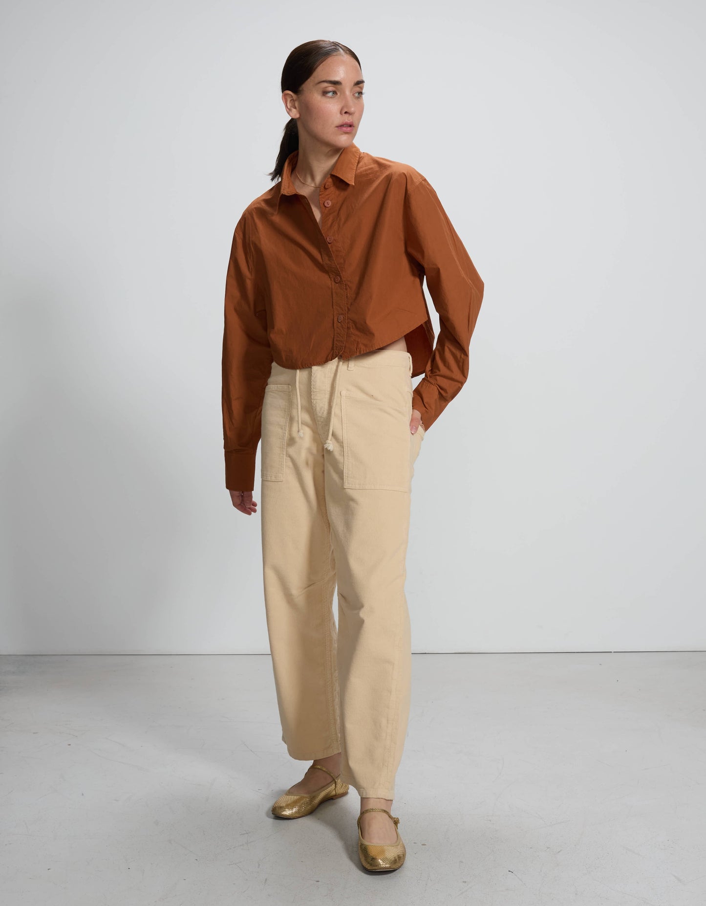 Harold Velvet Beige - front view - ReikoParis