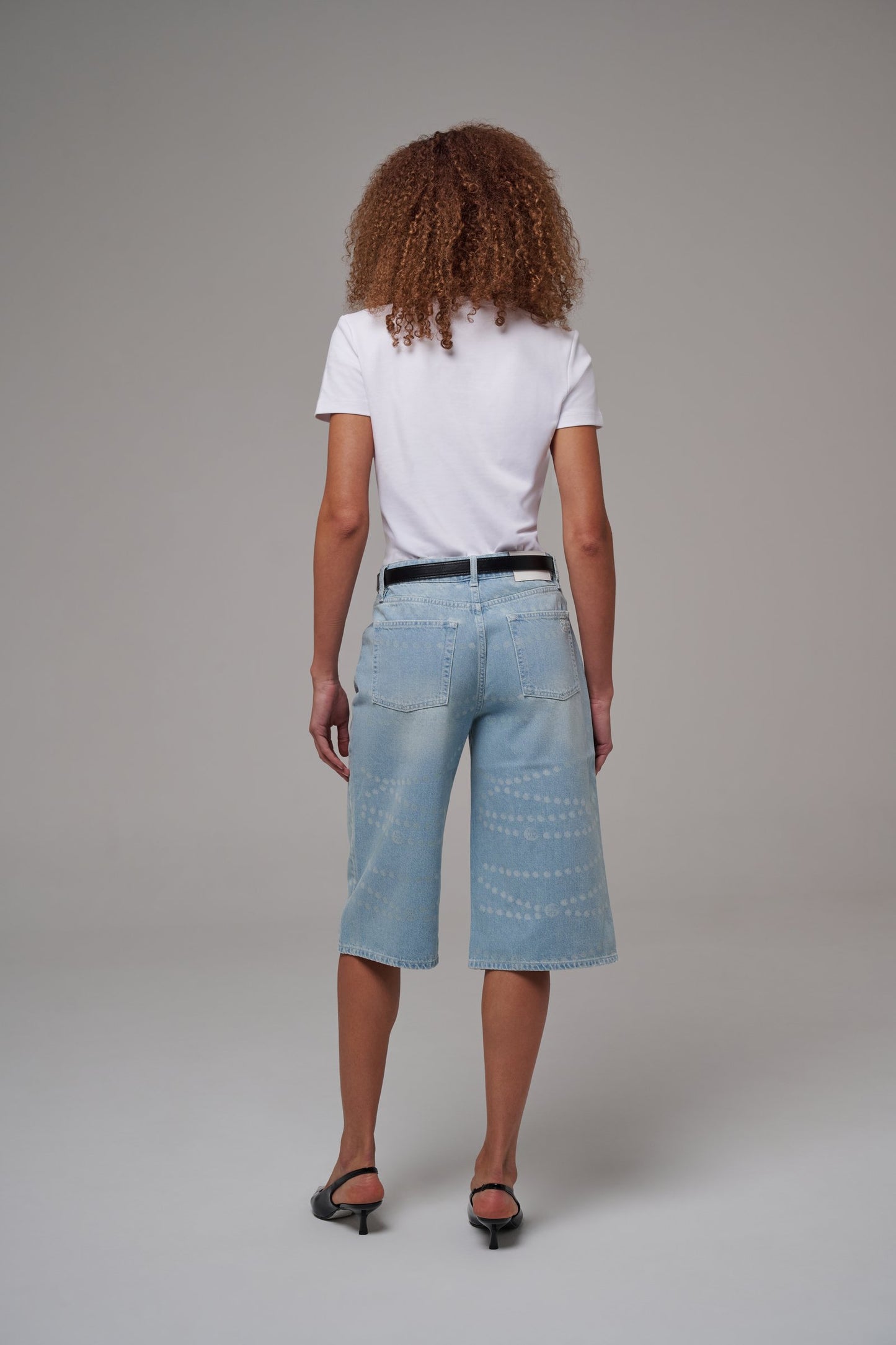 Holly Pearl Light Blue