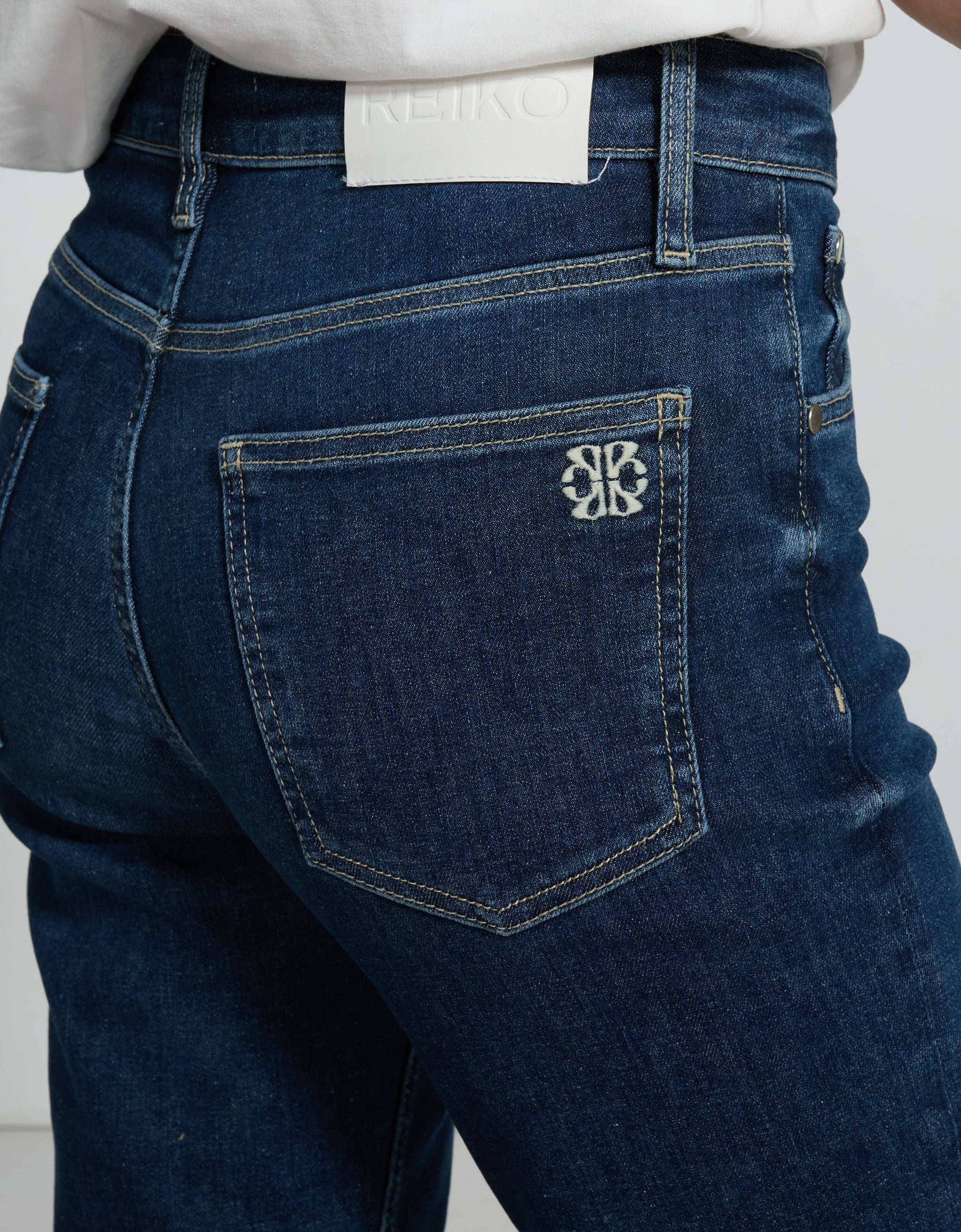 Mila Dark Blue - detail view - ReikoParis