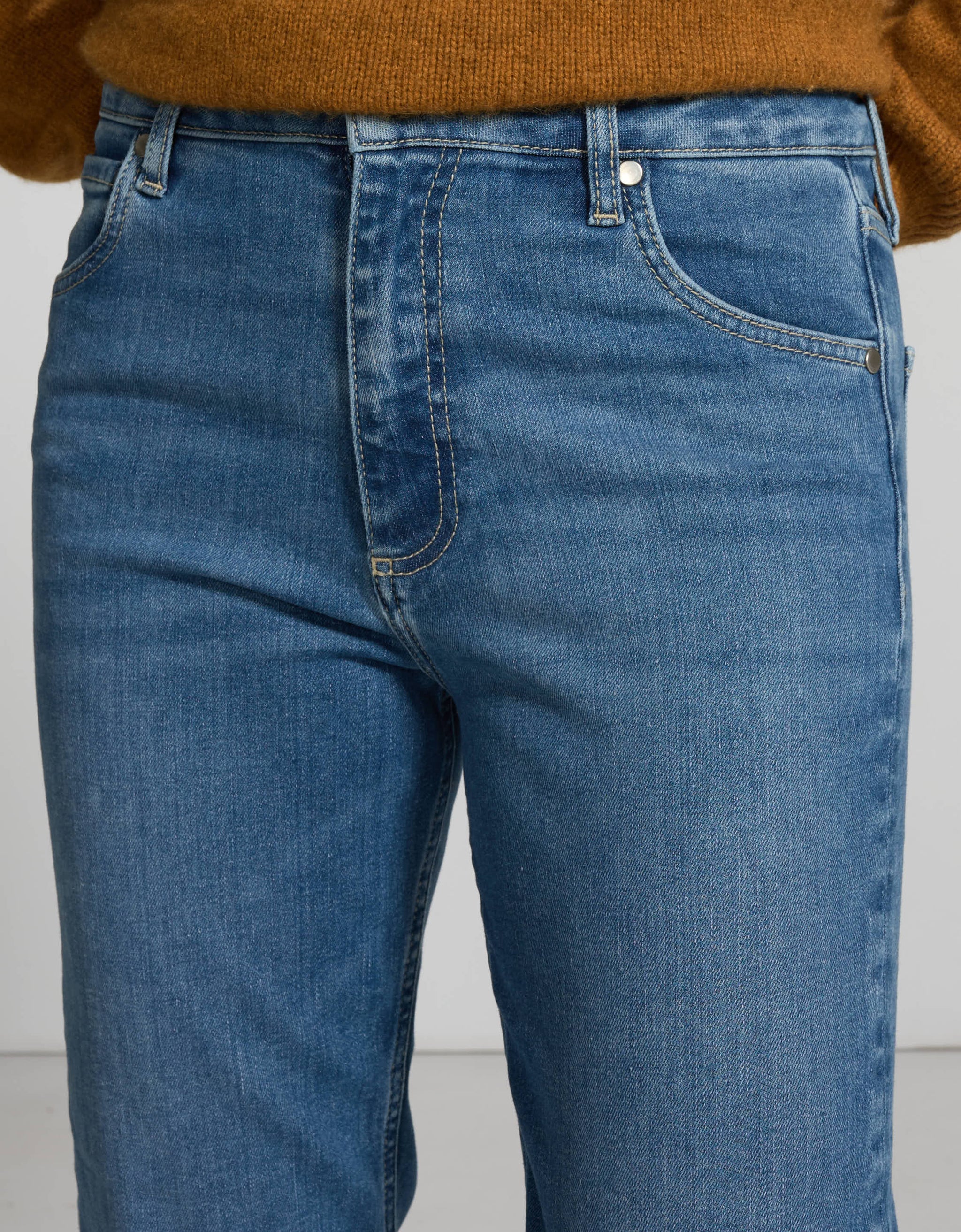 Mila Light Blue - close-up view - ReikoParis
