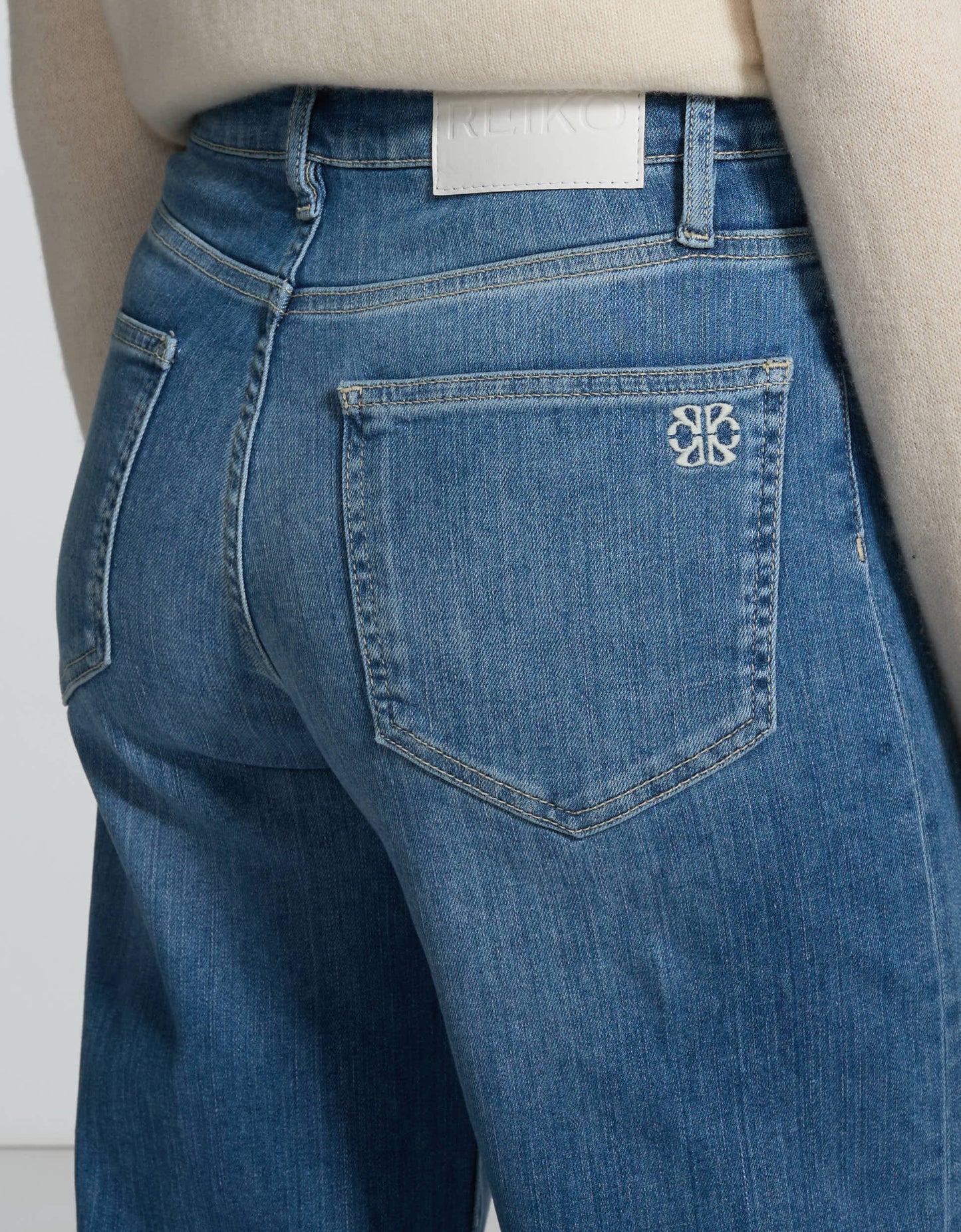 Patxi Light Blue - detail view - ReikoParis