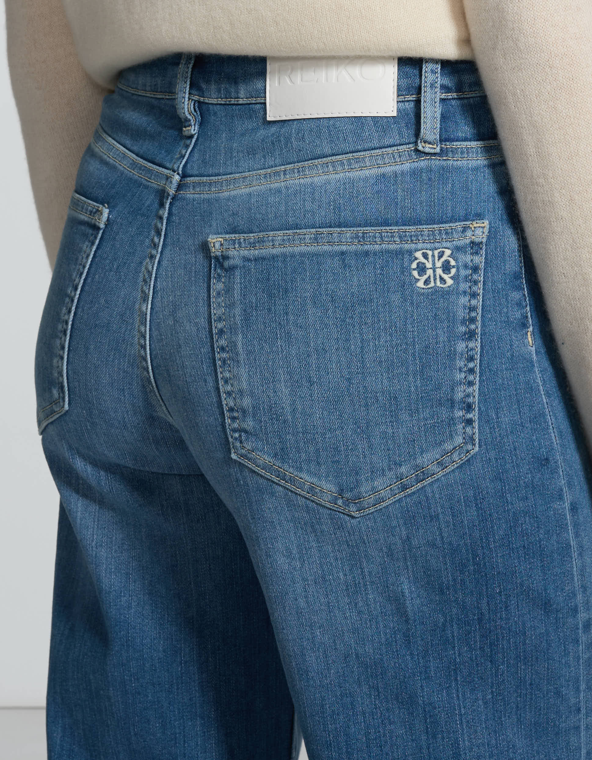 Patxi Light Blue - detail view - ReikoParis