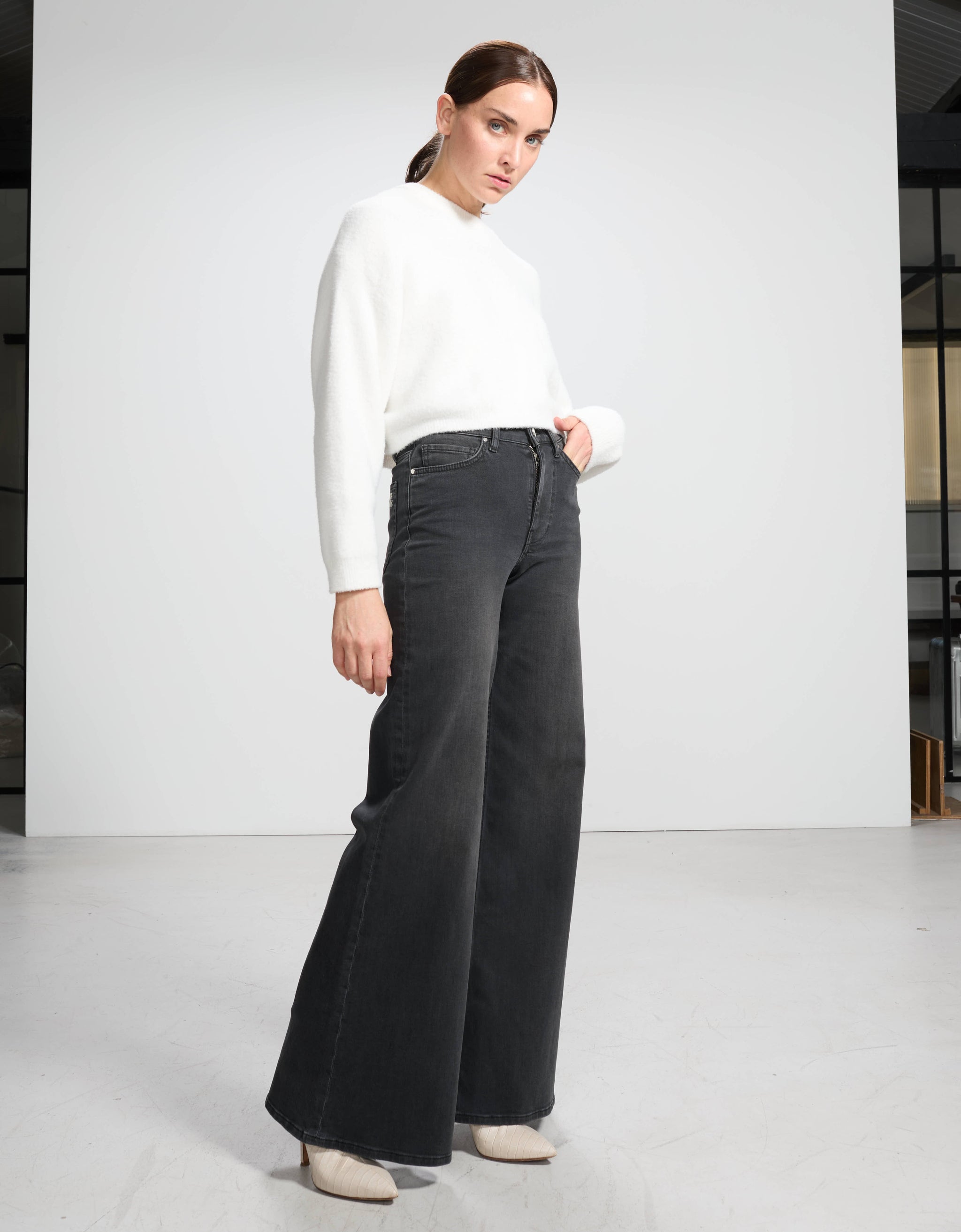 Patxi Black - side view - ReikoParis