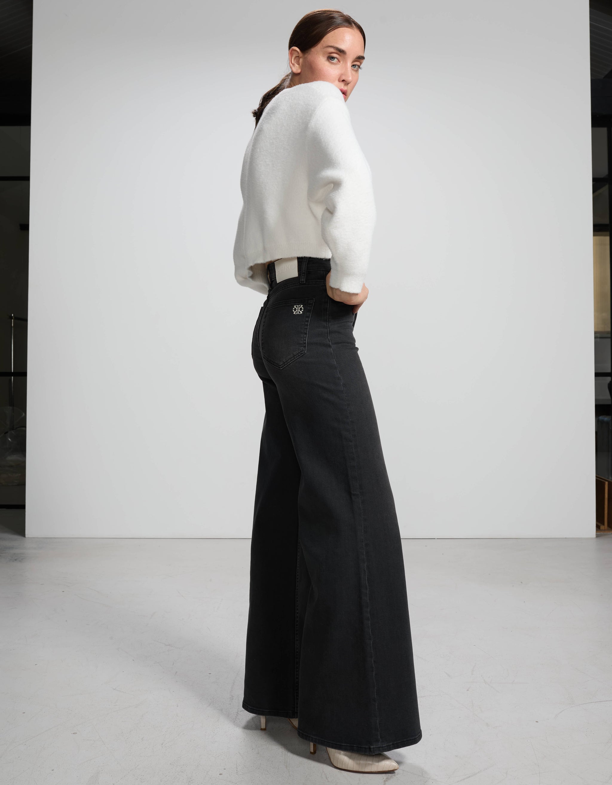 Patxi Black - back view - ReikoParis