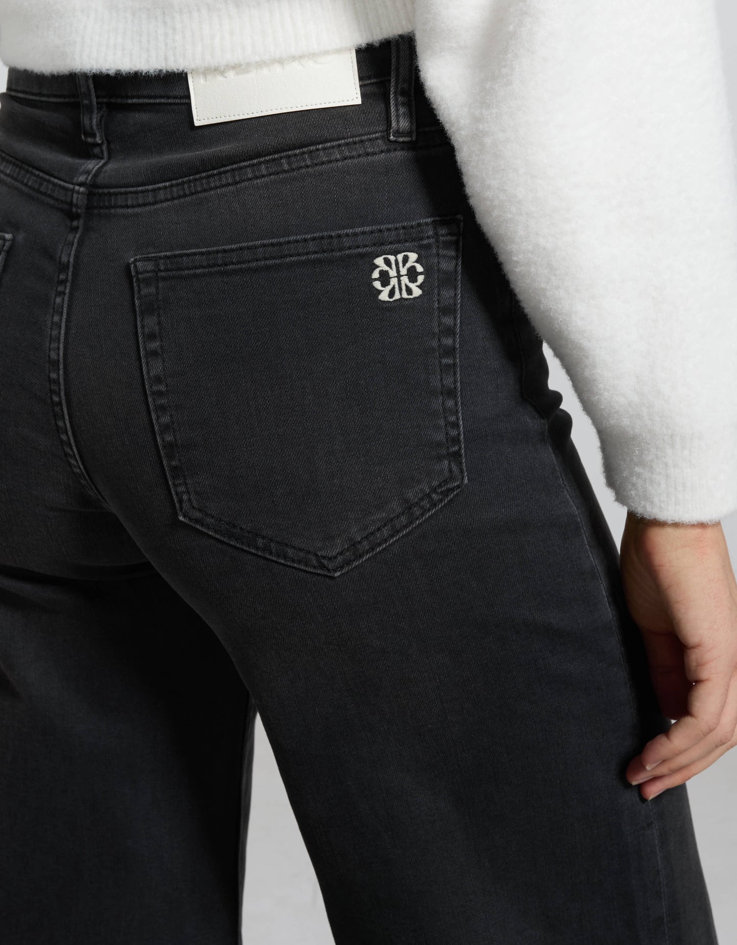 Patxi Black - detail view - ReikoParis