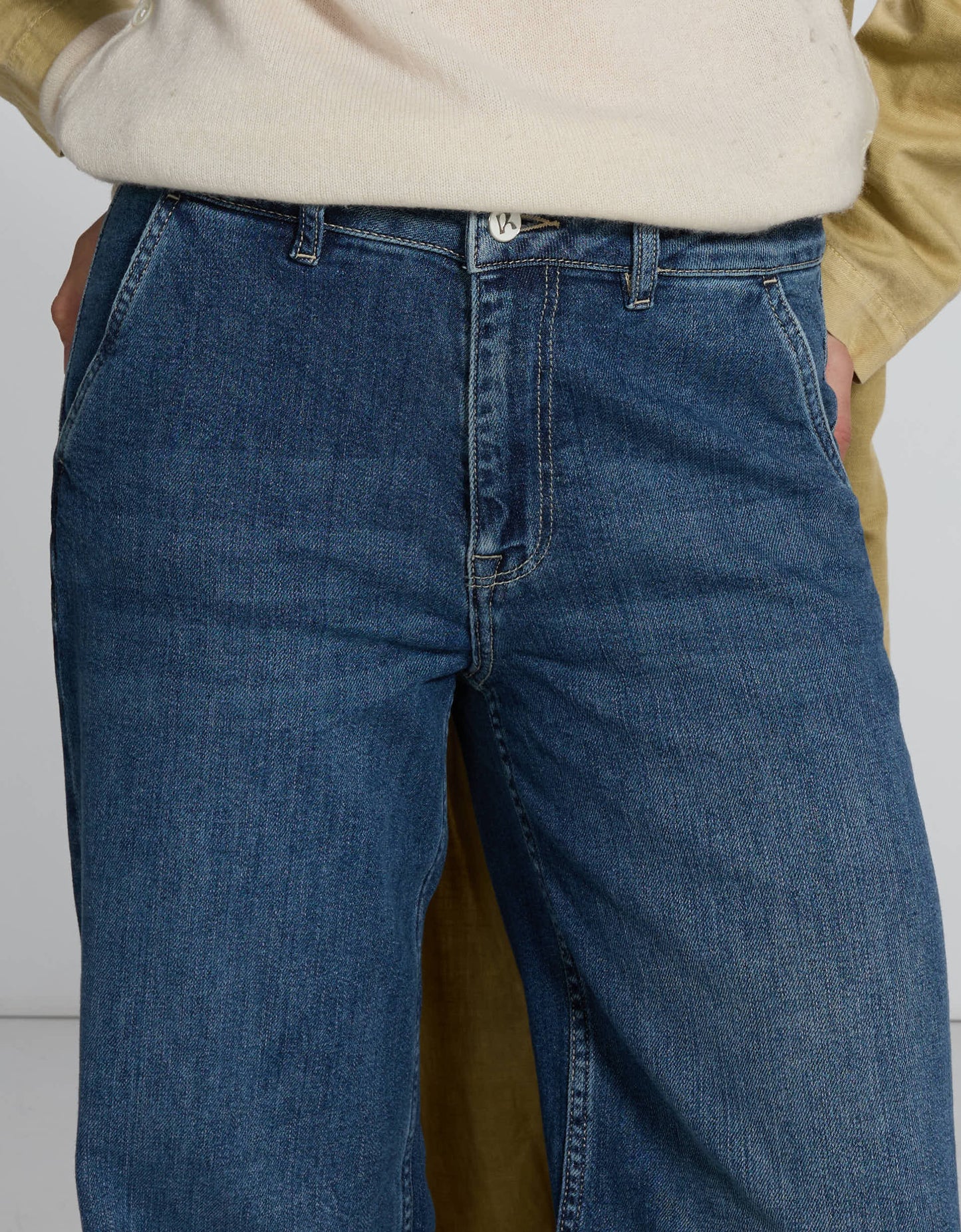 Pom Dark Blue - close-up view - ReikoParis