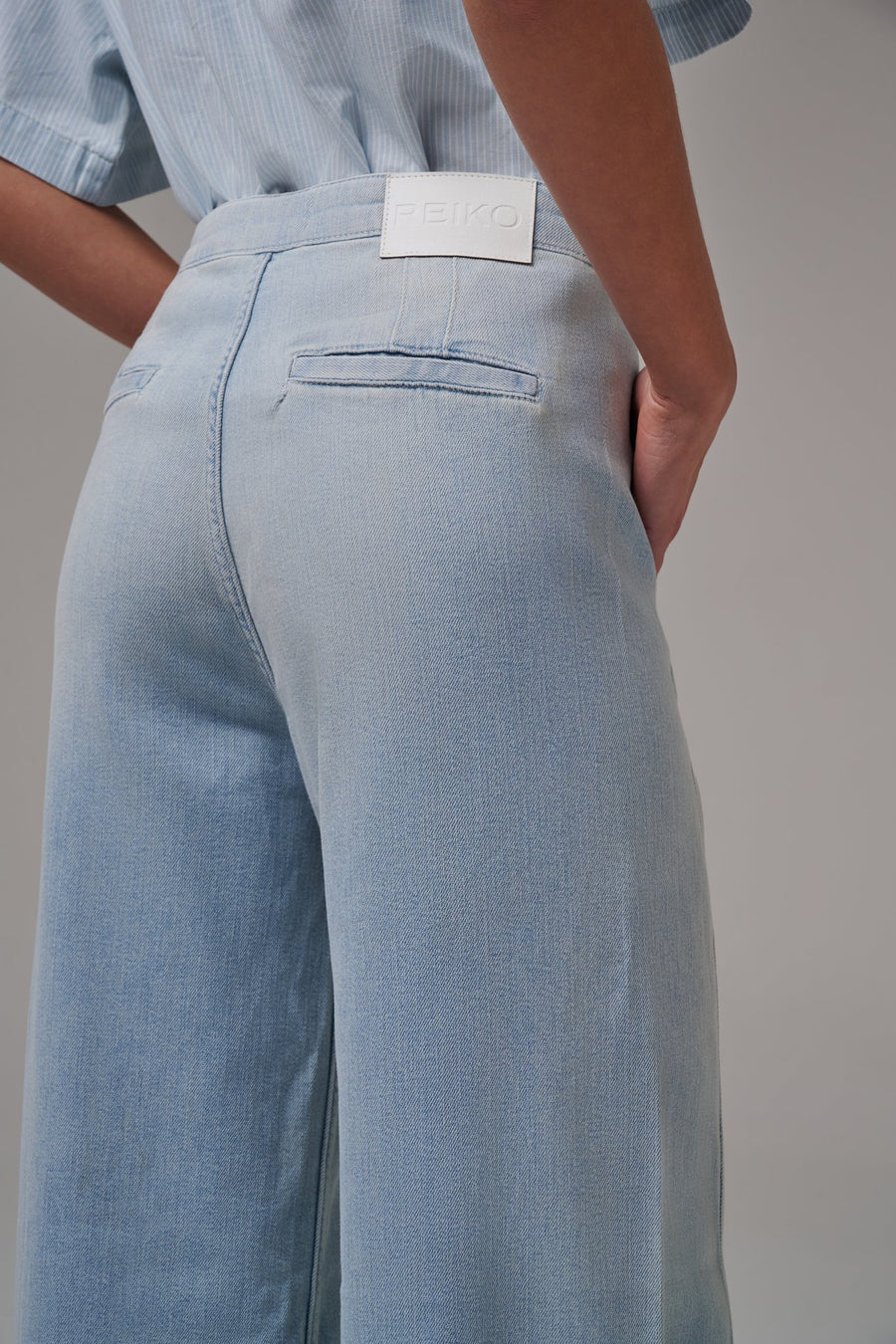 Reiko Holly pearl light blue bermuda