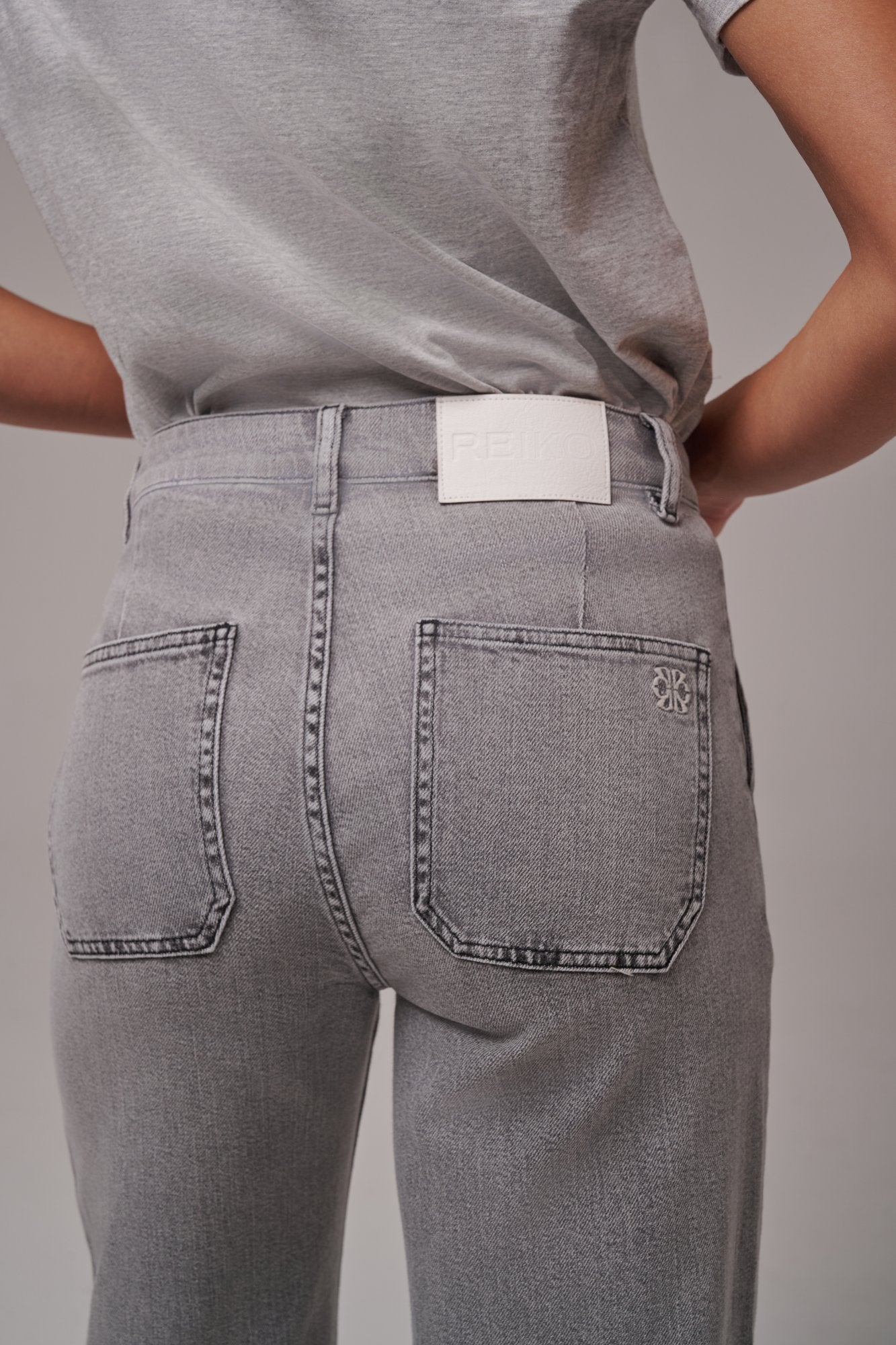 Pom Light Grey - detail view - ReikoParis